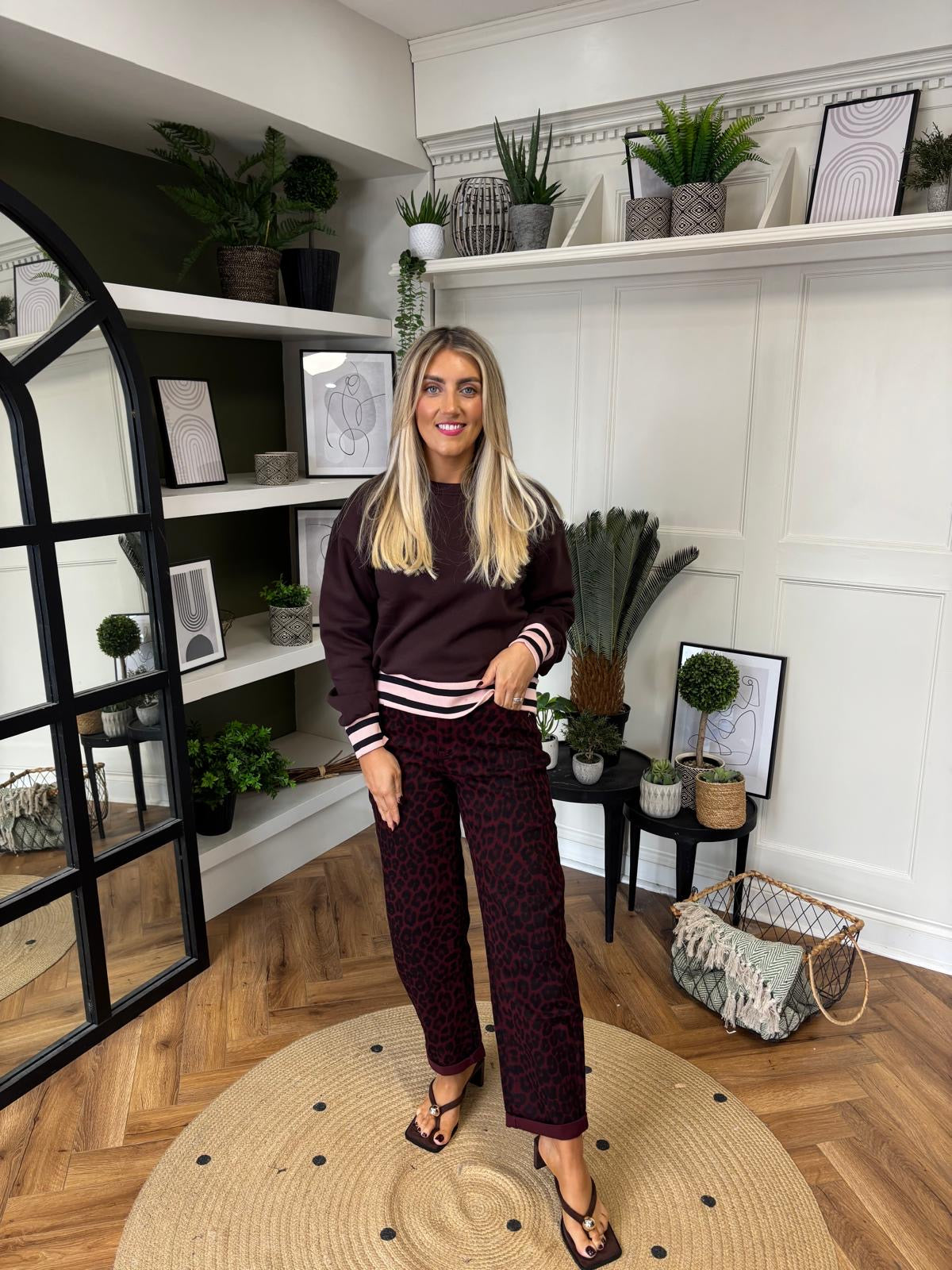 Ada Brown Sweatshirt