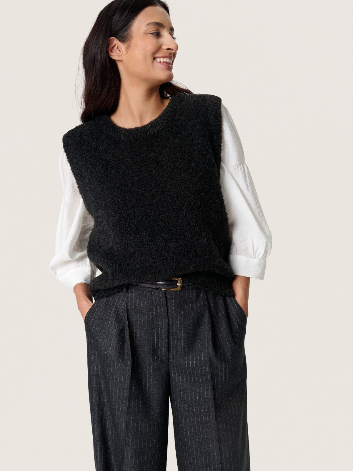 Amaris Black Vest