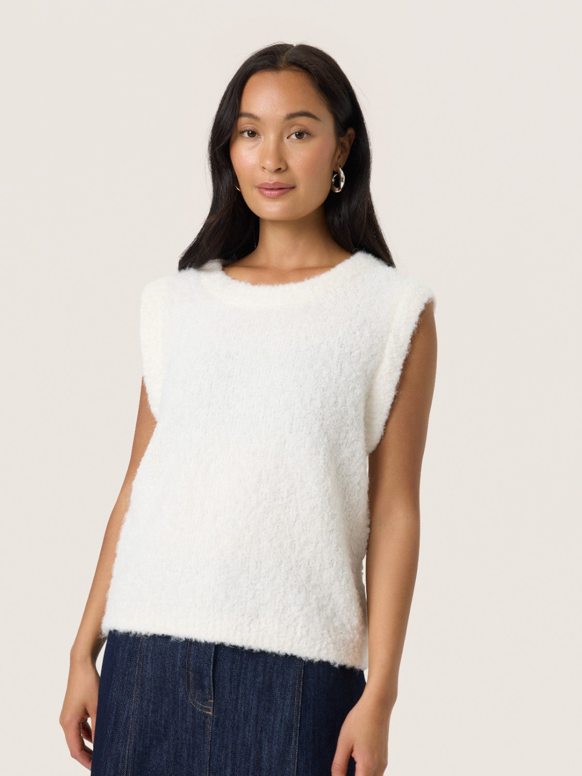 Amaris White Vest
