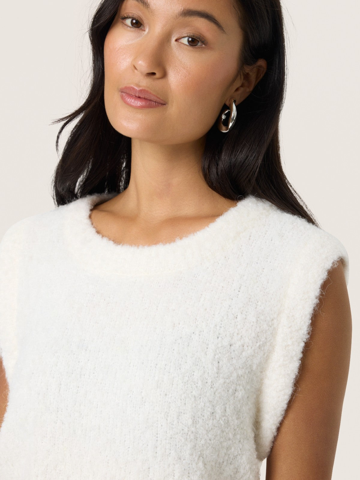 Amaris White Vest
