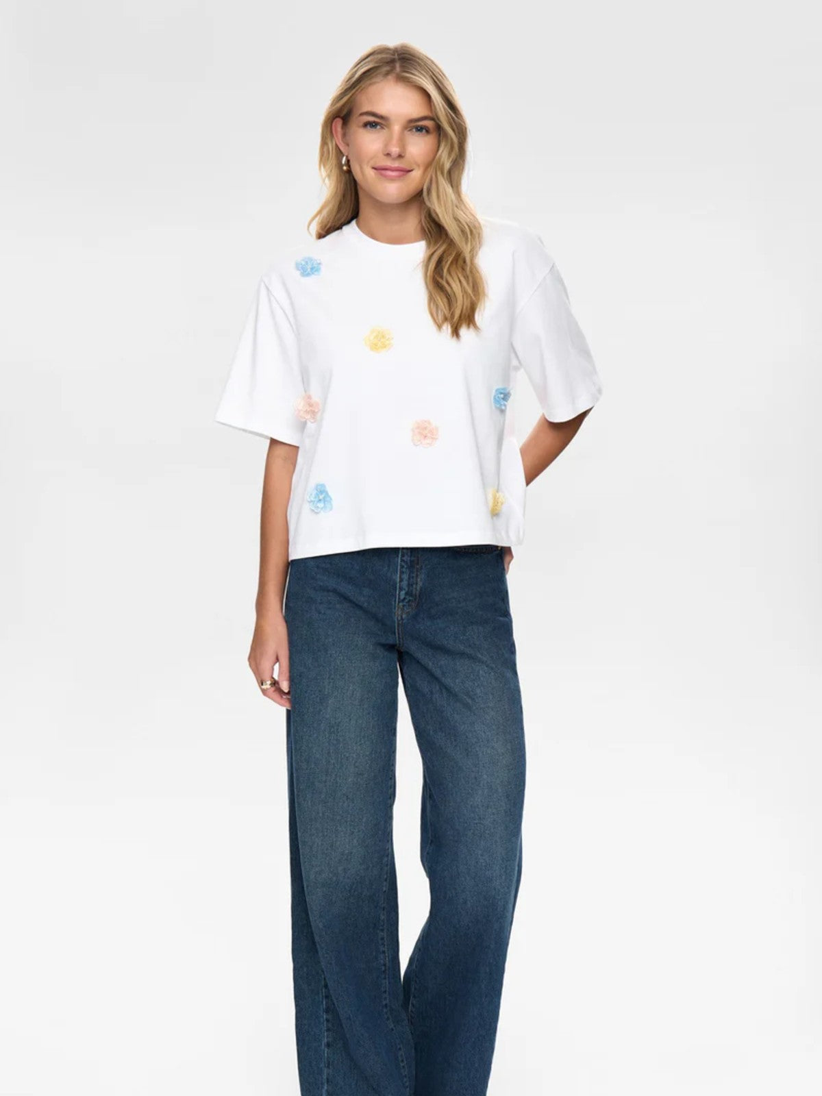 Fleura Tee