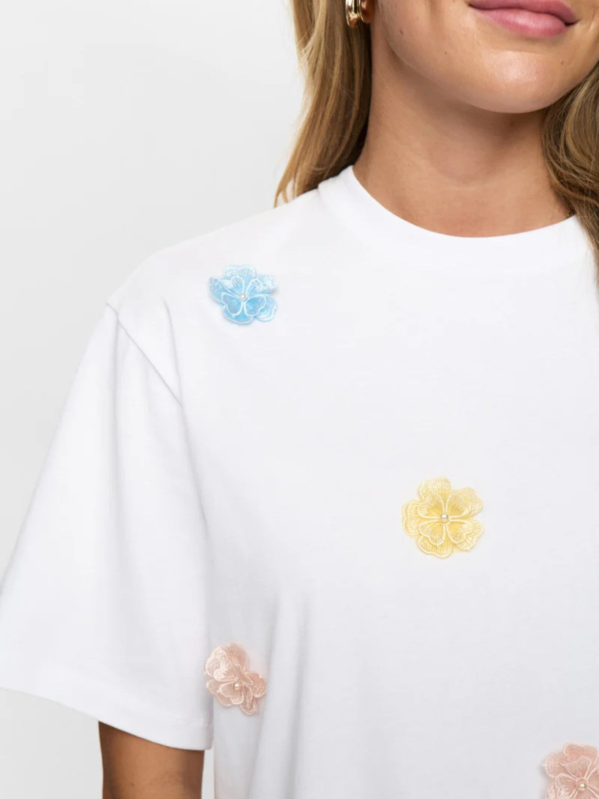 Fleura Tee