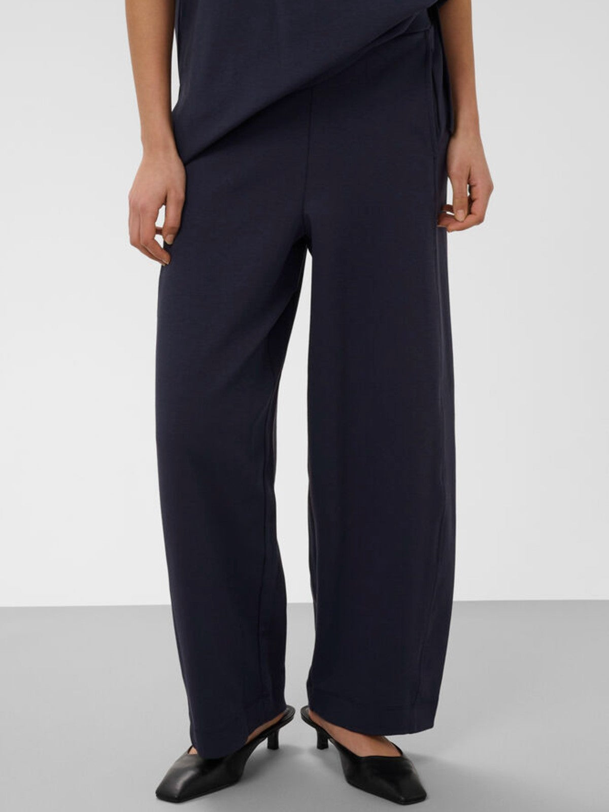 Hevanne Barrel Pants