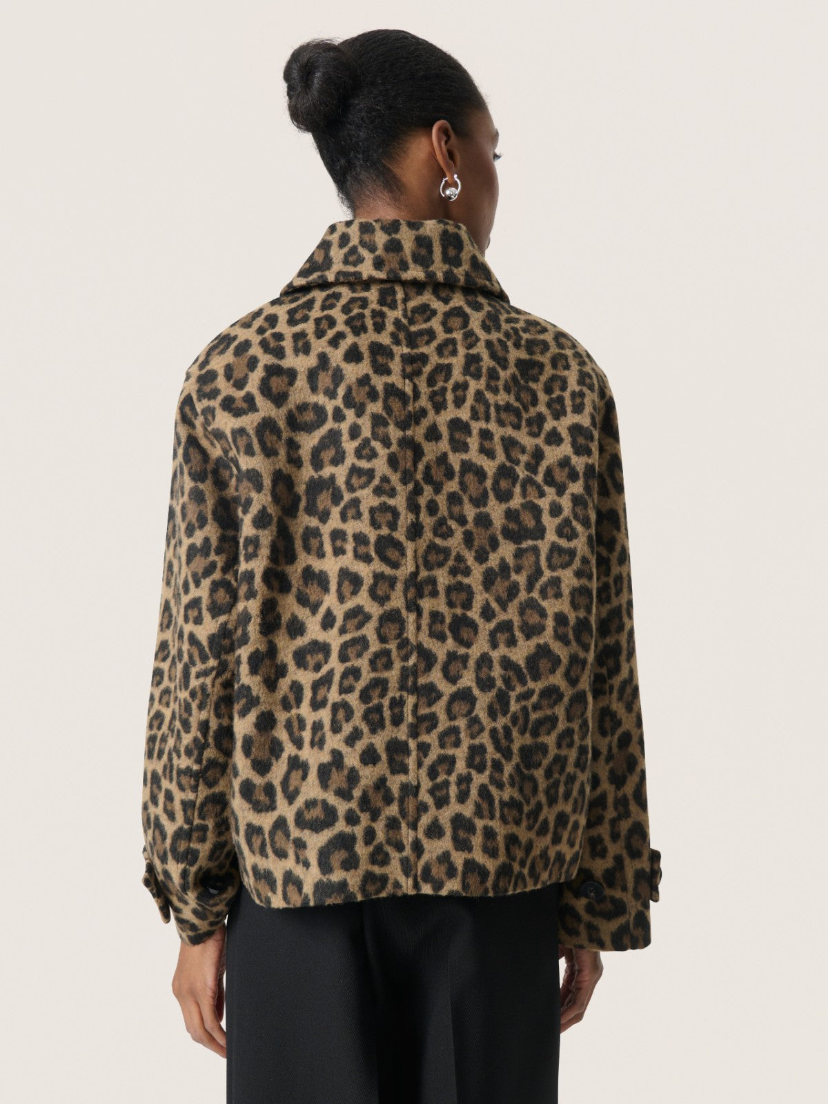 Leony Akeleje Jacket