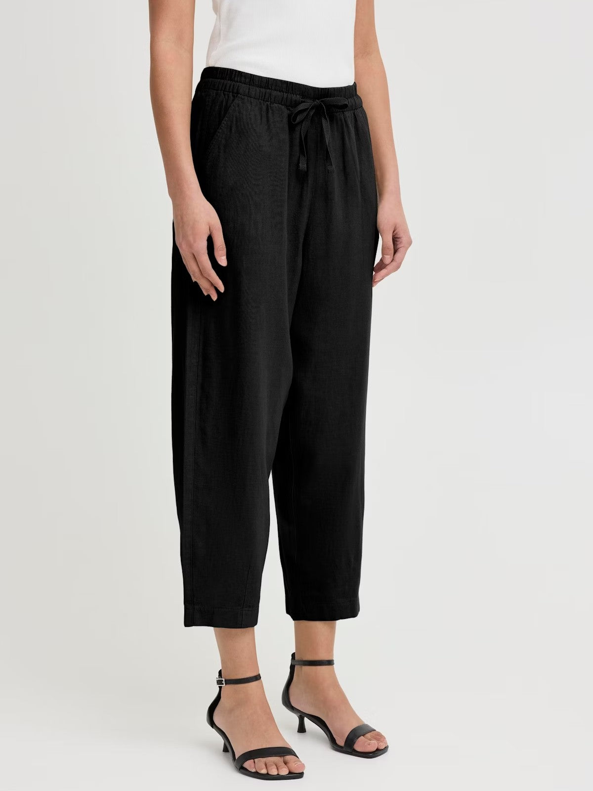 Linno Black Pants