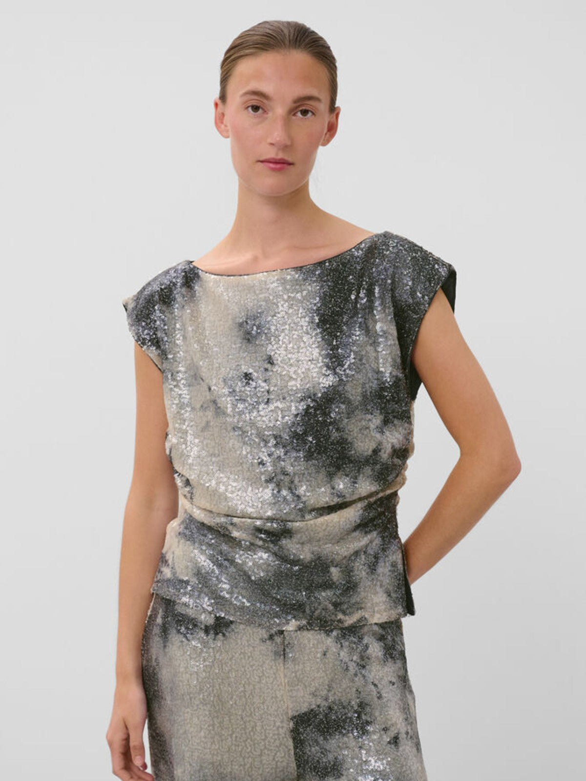 Macy Tee