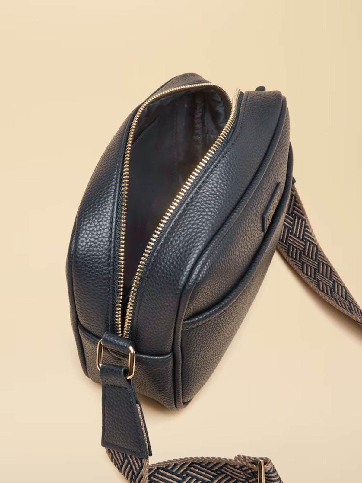 Trent Navy Bag