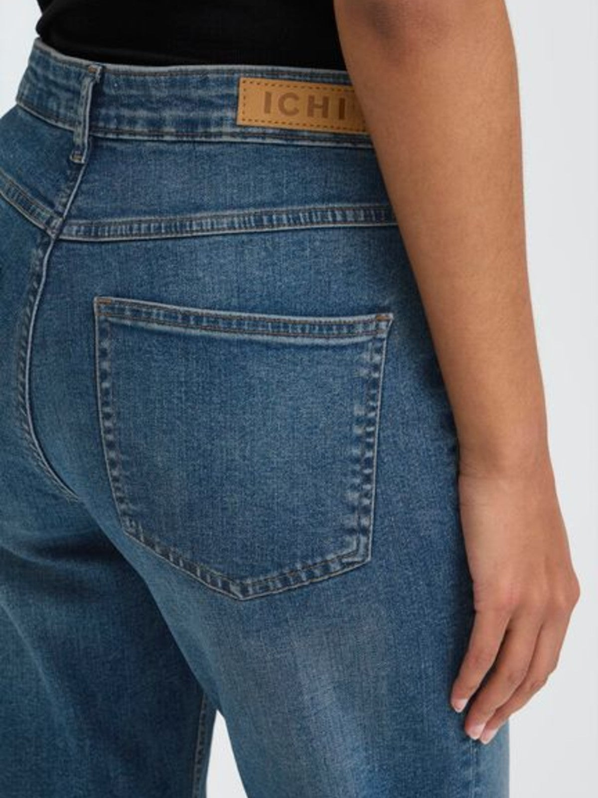 Twiggy Raven Jean