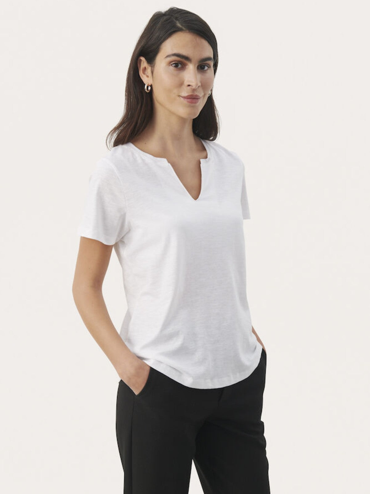 Gesinas White Tee