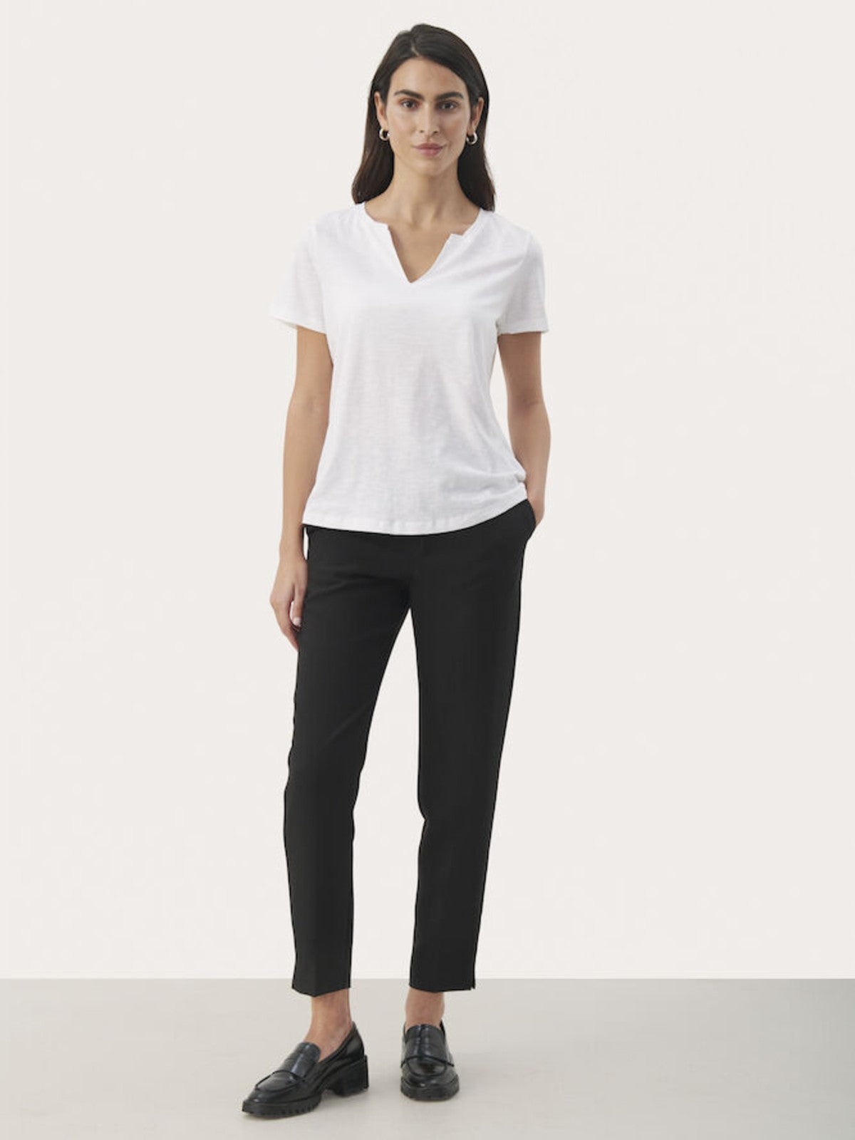 Gesinas White Tee