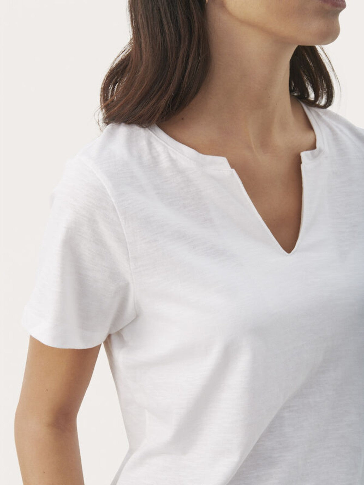 Gesinas White Tee